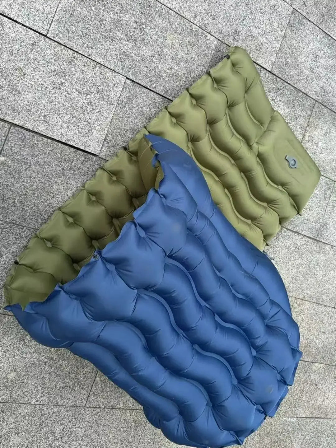 Single Inflatable Mattress, Camping Mat with Pillow and Script, Easy to Use Comfortable Air Cushion, Suitable for Mountain Climbing, Camping Rest