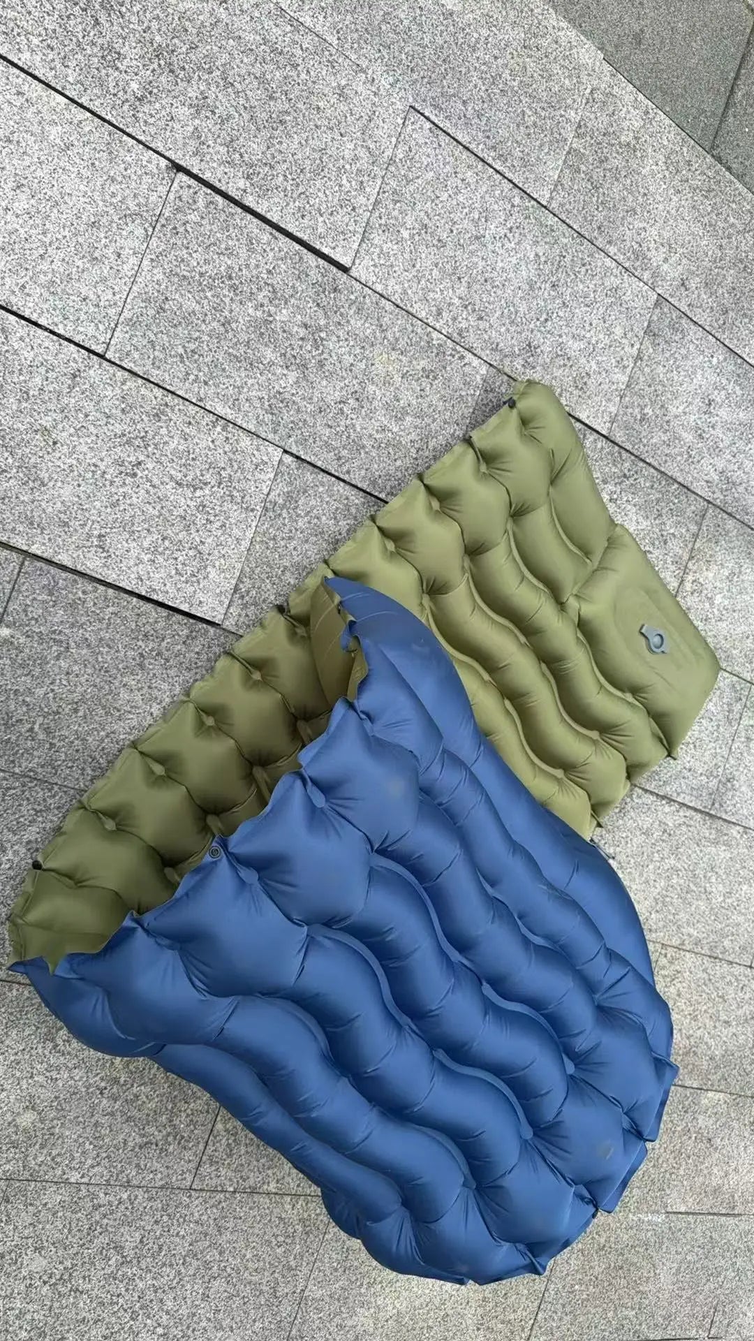 Single Inflatable Mattress, Camping Mat with Pillow and Script, Easy to Use Comfortable Air Cushion, Suitable for Mountain Climbing, Camping Rest