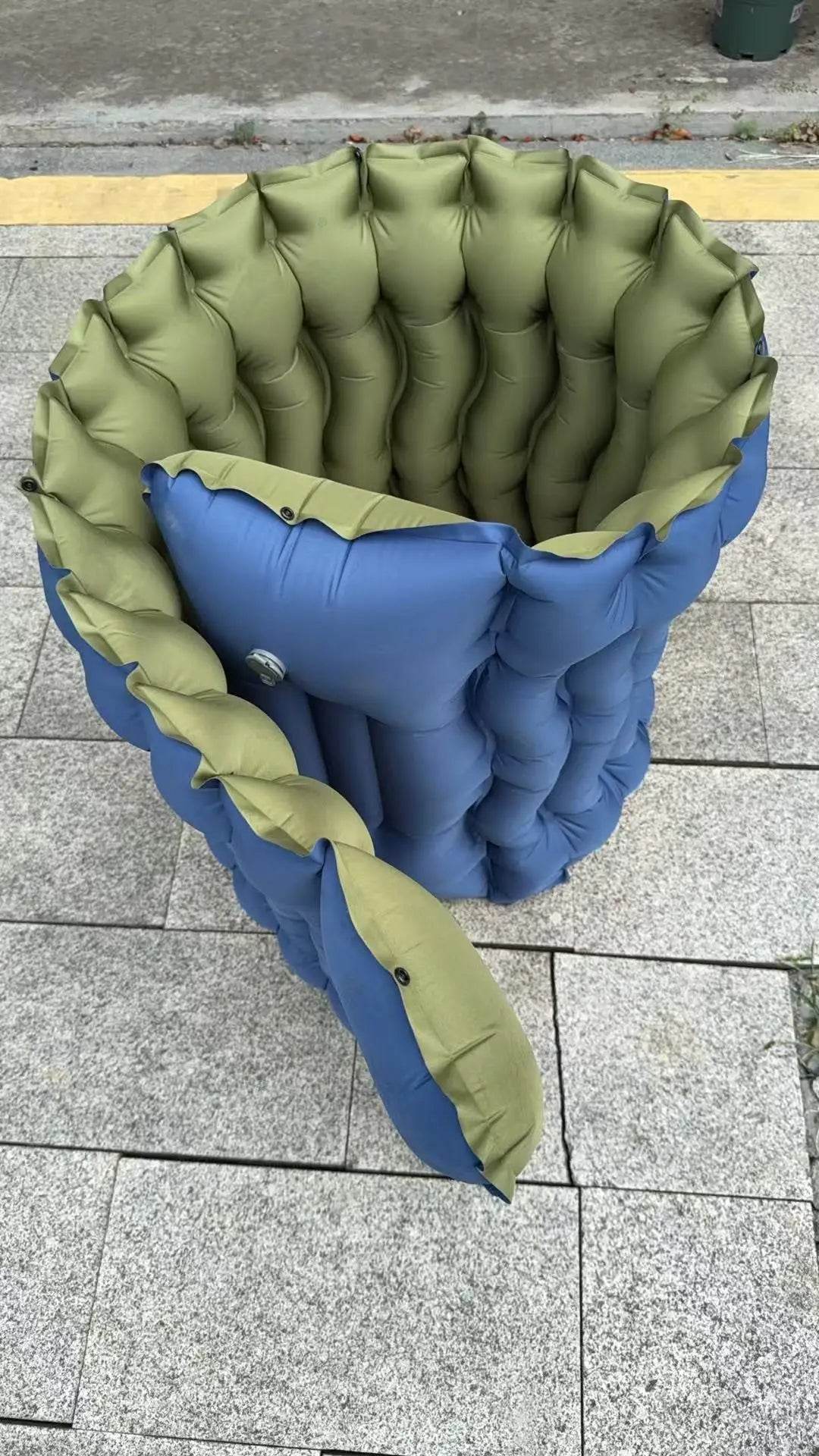 Single Inflatable Mattress, Camping Mat with Pillow and Script, Easy to Use Comfortable Air Cushion, Suitable for Mountain Climbing, Camping Rest